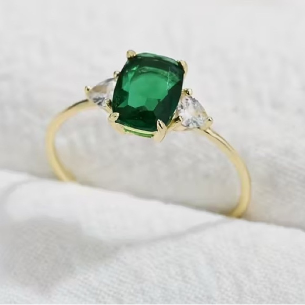 Sterling Silver 14k plated Green Cubic Zirconia Ring Size 7